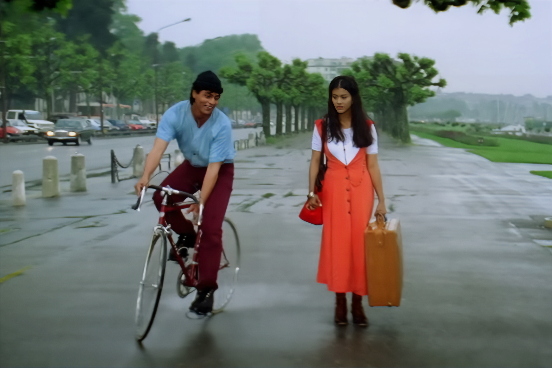 يُعرض في صالات السينما منذ 30 عاما.. فيلم هندي يكسر رقما قياسيا في تاريخ بوليود