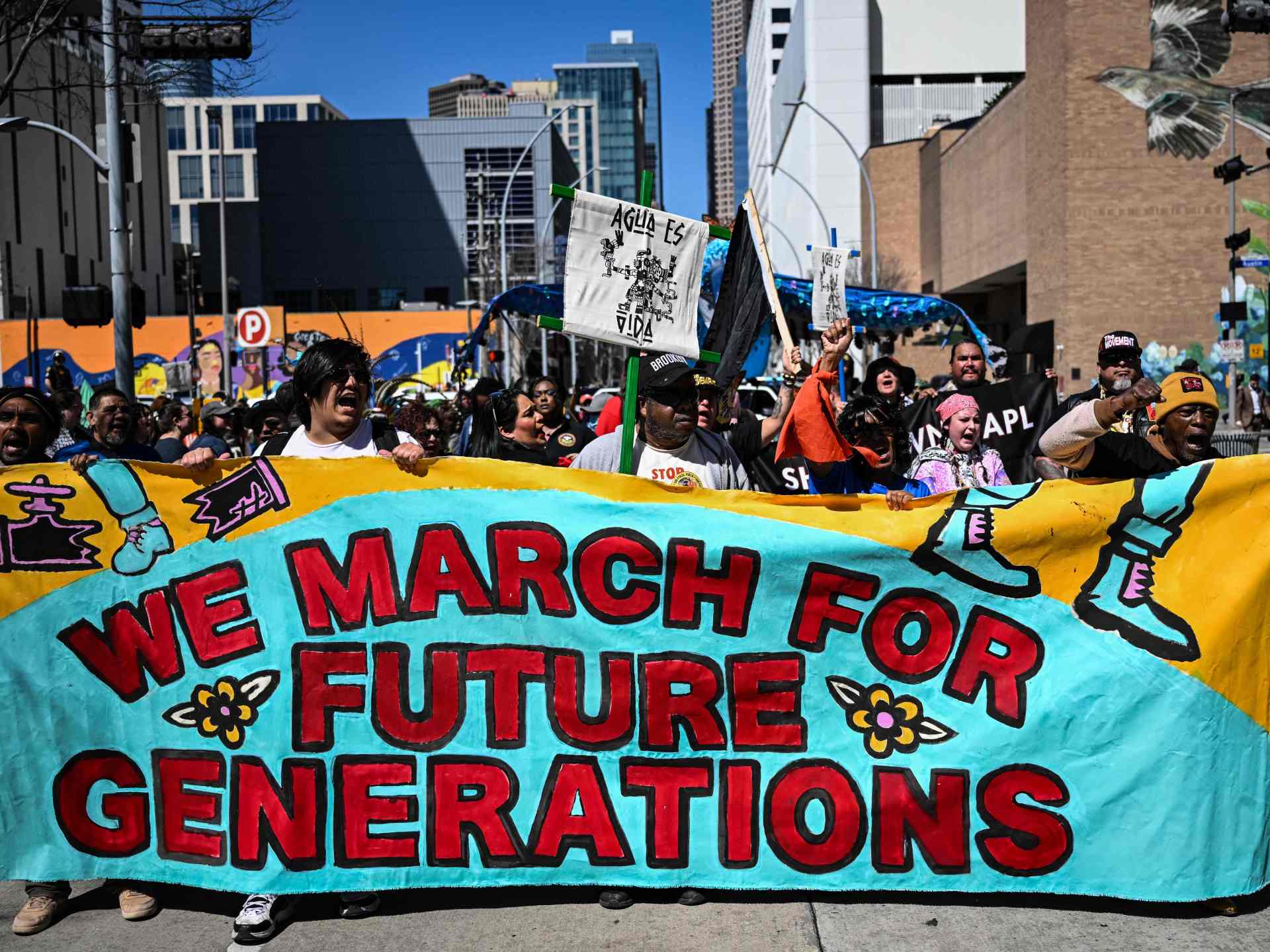 ولايات أميركية تقاضي إدارة ترامب لإلغائها مشاريع طاقة شمسية