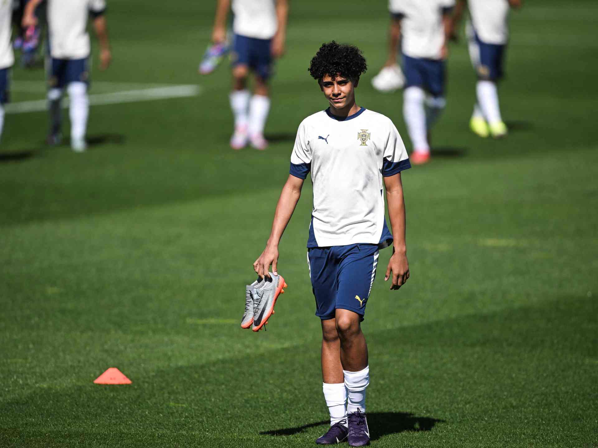 نجل رونالدو يثبت نفسه مع البرتغال.. فهل يلعبان سويا يوما ما؟