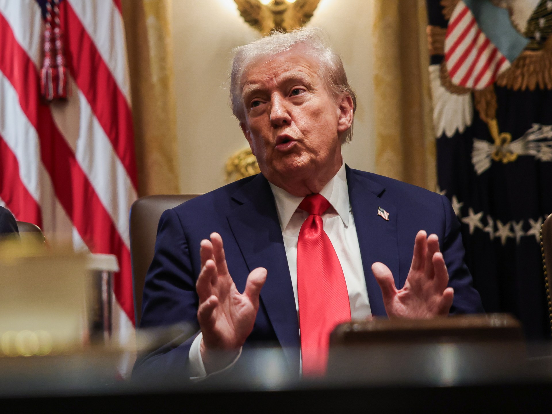 ترامب يعلن فرض رسوم 100% على الصين والنفط ينهار والذهب يواصل الارتفاع