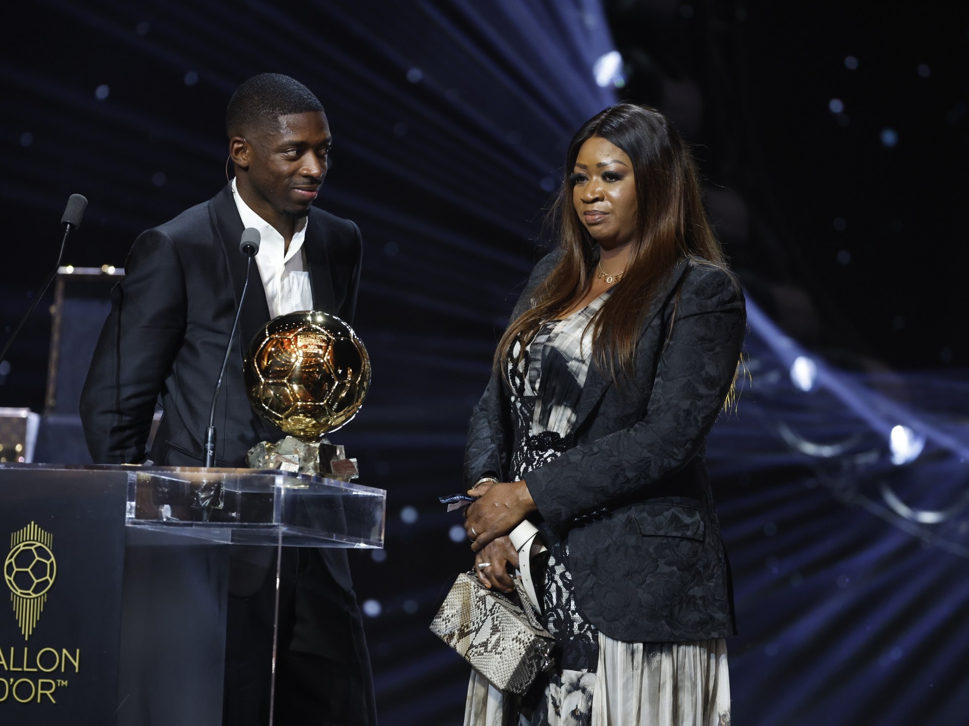 والدة عثمان ديمبيلي في نزاع ضريبي بسبب "هدية" قيّمة