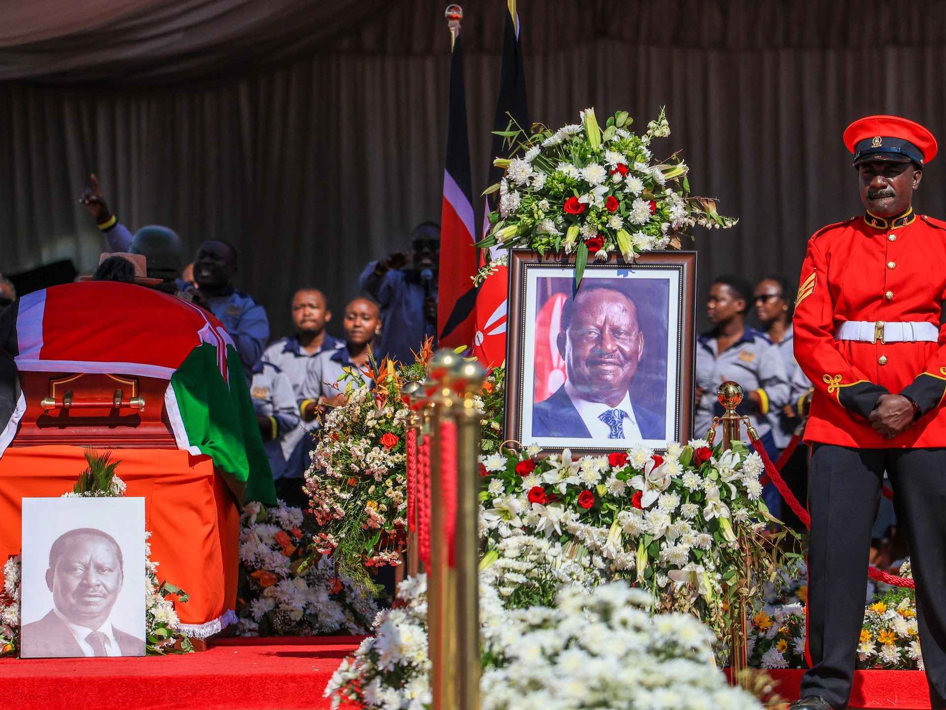 الكينيون يشيعون زعيم المعارضة رايلا أودينغا