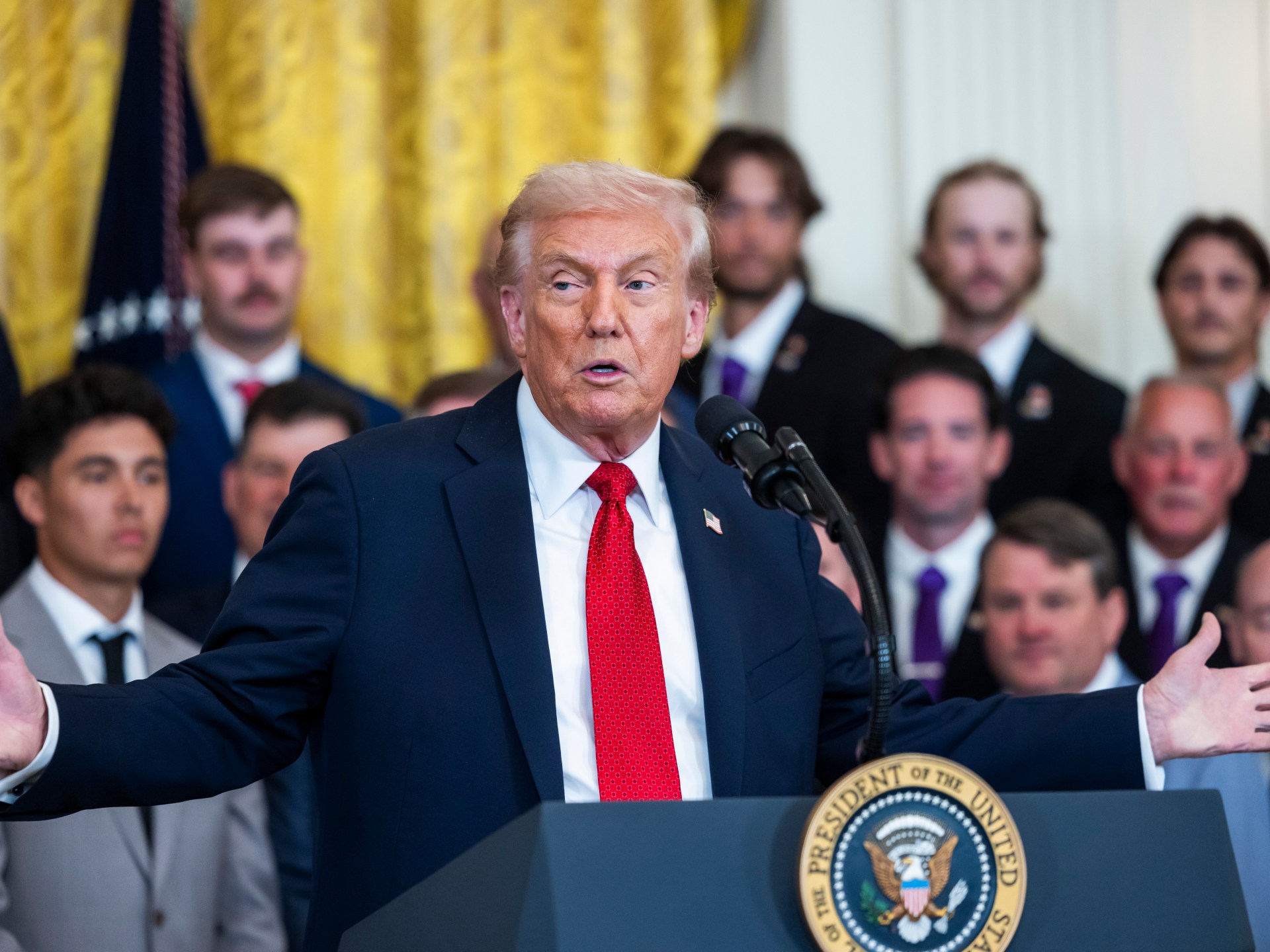 ترامب يتوعد حماس إن انتهكت اتفاق غزة ونائبه في إسرائيل