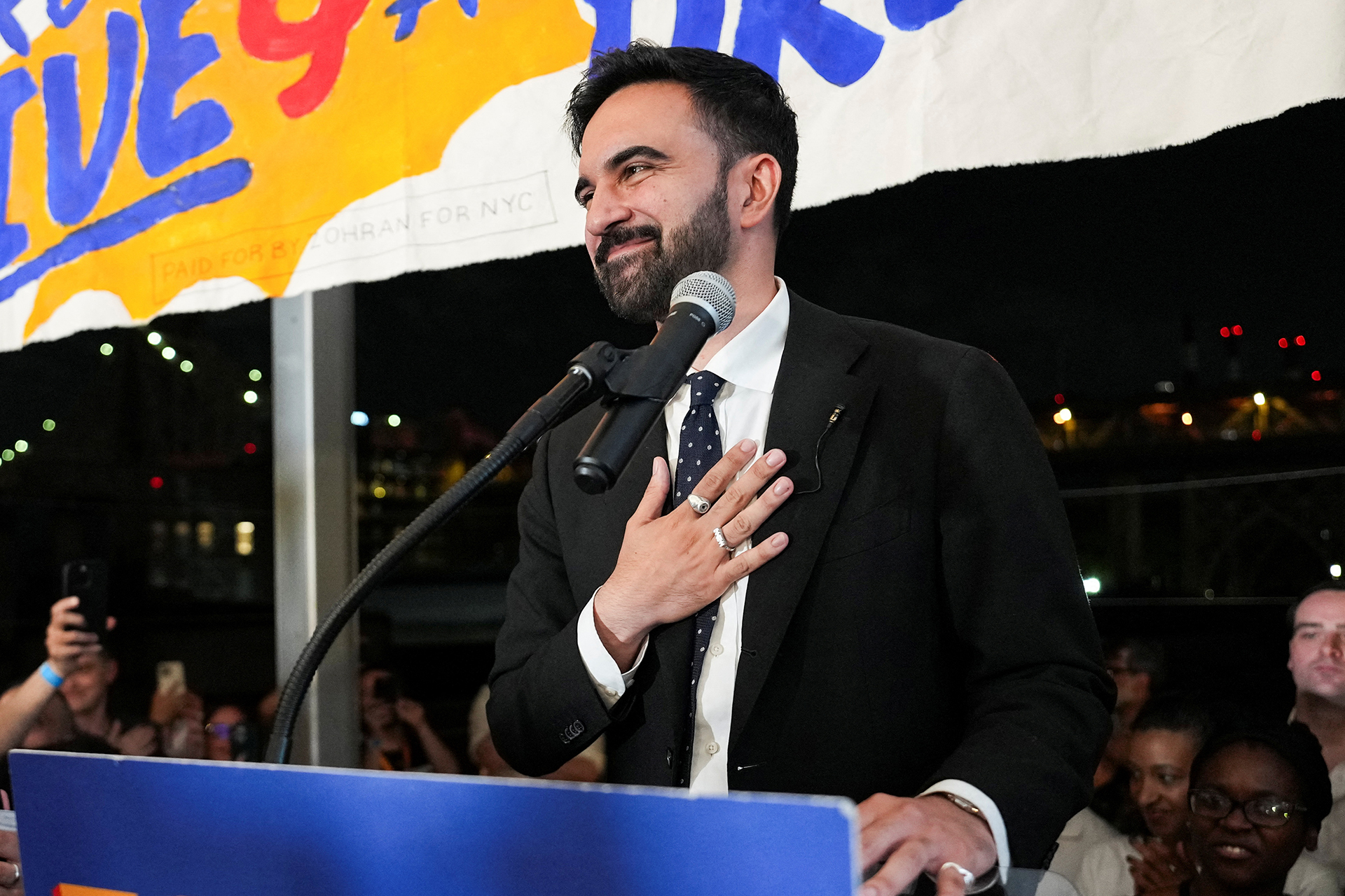 الفتى الذهبي.. ما معنى أن تكون "مسلما جيدا" بأميركا؟