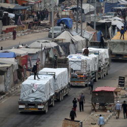 الإعلام الحكومي بغزة: مؤسسات ولجان أهلية بالقطاع تتولى توزيع المساعدات