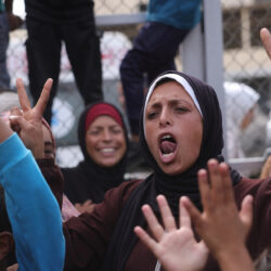 "شبكات" ترصد ردود الفعل على اتفاق غزة وضرب معلمة سورية لطلابها