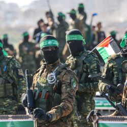 هآرتس: حماس خرجت من الحرب متماسكة وتحققت أهداف السنوار