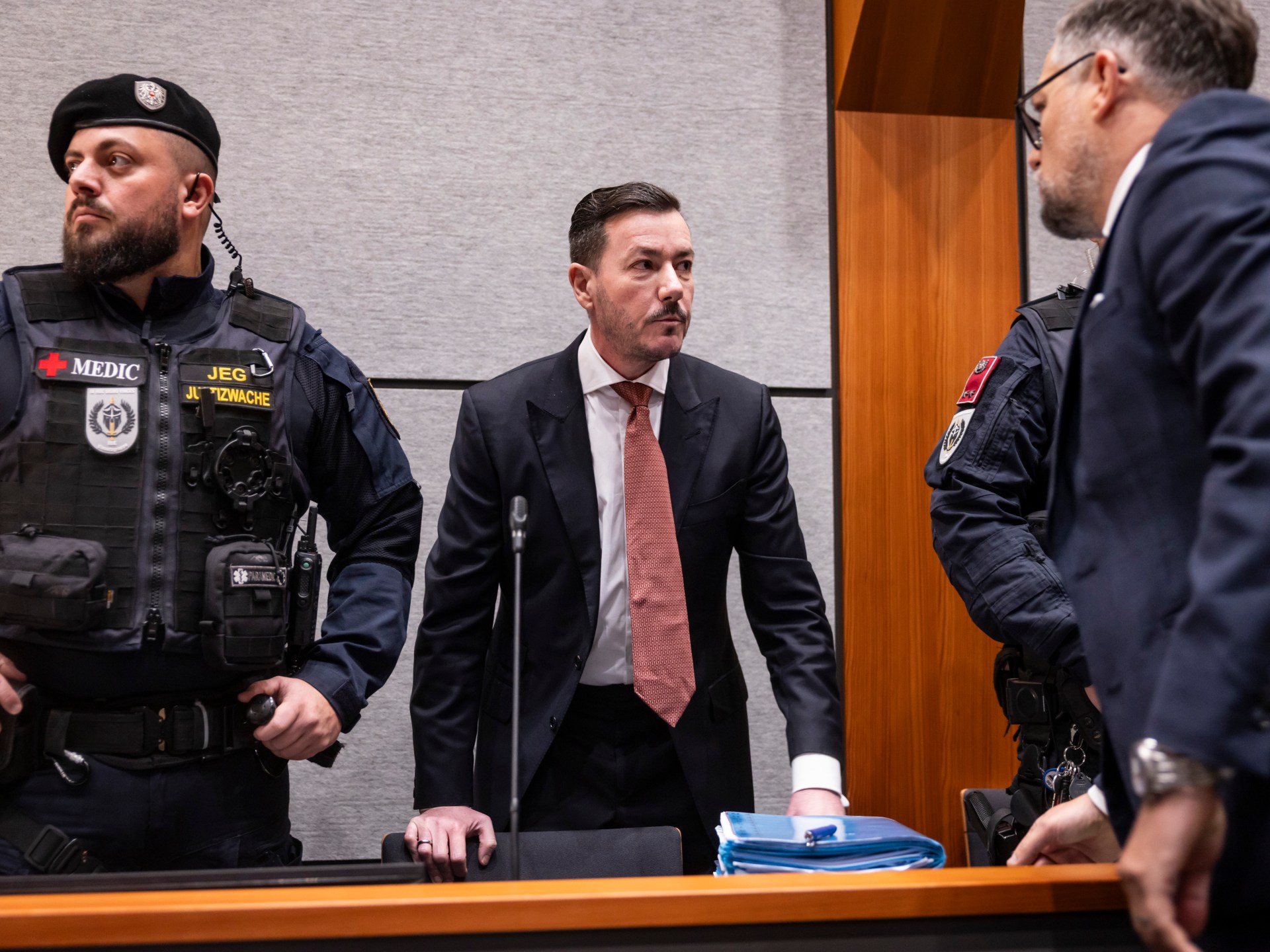 قطب الأعمال بنكو يدفع ببراءته مع بدء محاكمته في النمسا بتهمة الاحتيال