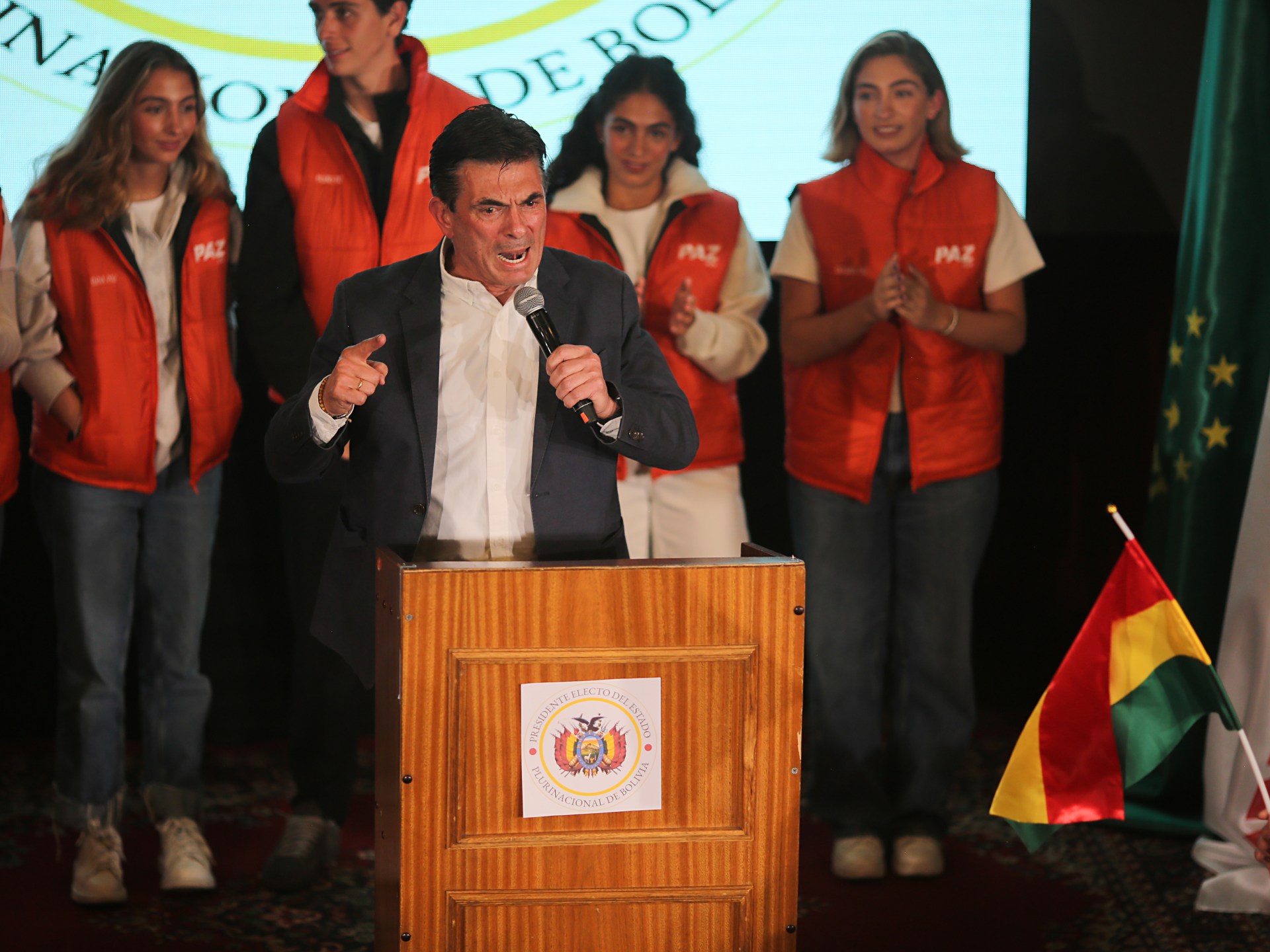 بوليفيا تنتخب رودريغو باز رئيسا وتنهي حكم اليسار الاشتراكي