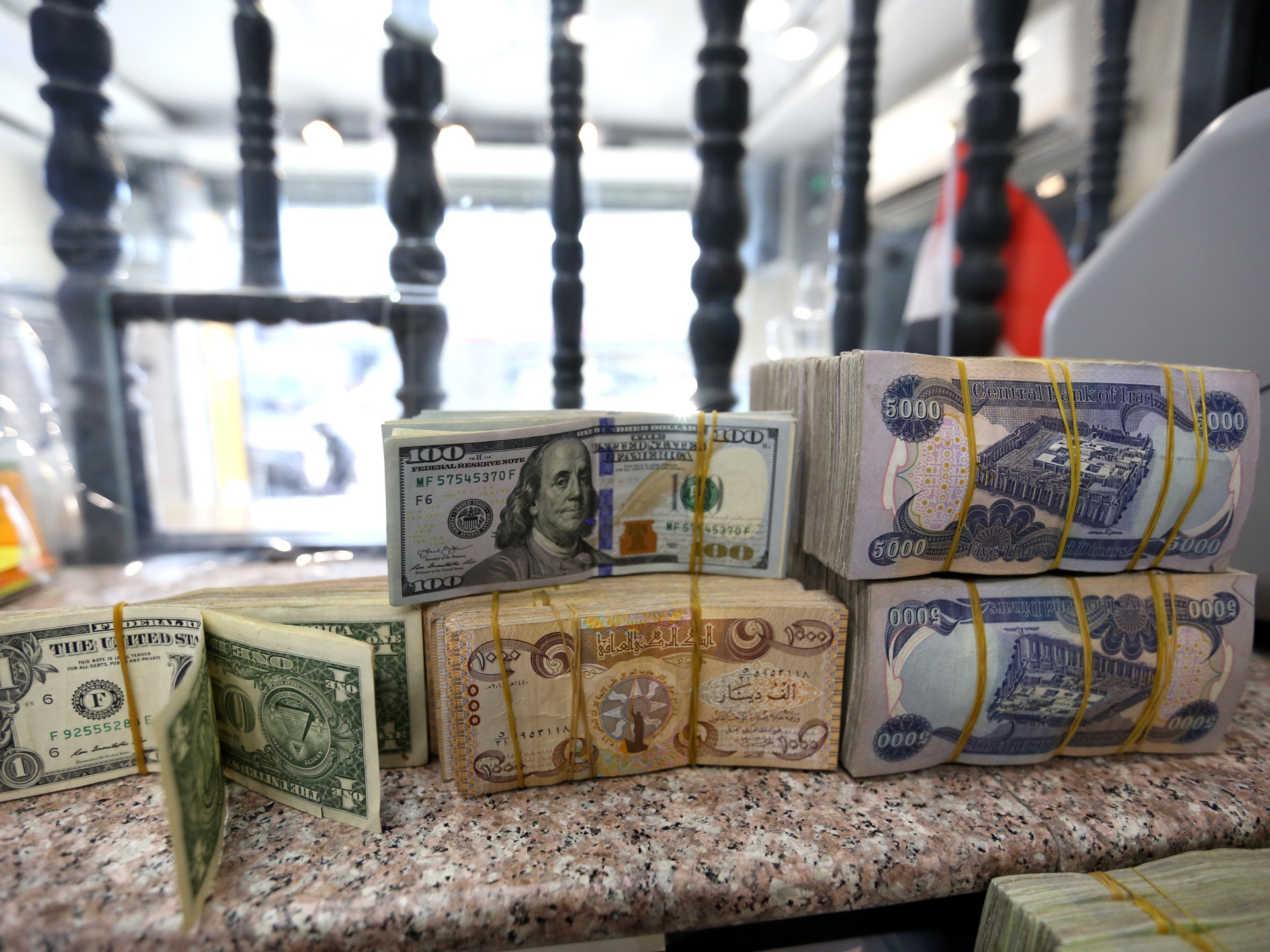 ارتفاع سعر صرف الدينار العراقي مقابل الدولار نهاية الأسبوع