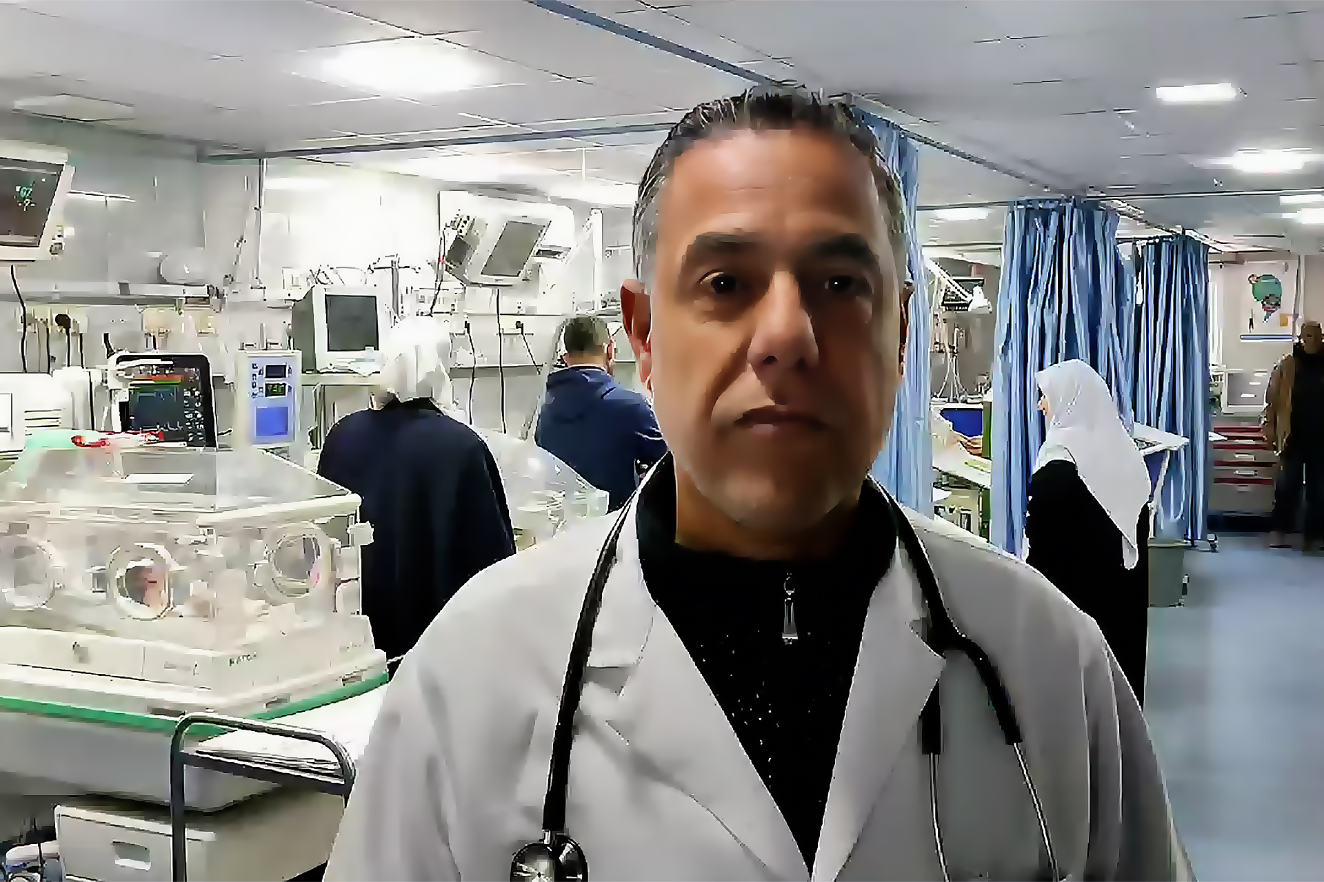 الاحتلال يمدد اعتقال الطبيب حسام أبو صفية 6 أشهر