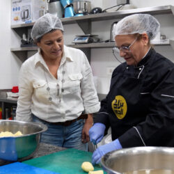 براد الحي.. ثلاجة تؤمن الطعام لمئات المحتاجين في بيروت