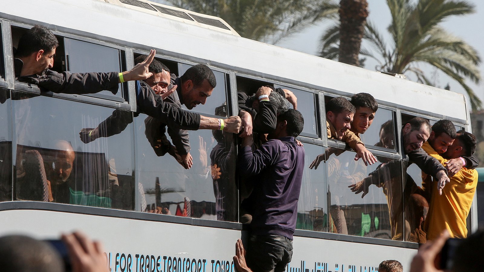 تعرف إلى تفاصيل عملية تبادل الأسرى ضمن المرحلة الأولى لاتفاق غزة 3 image 1760045297