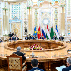 بوتين يدعو إلى تعزيز التعاون الإقليمي في قمة دوشنبه التاريخية