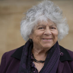 فوق السلطة.. ممثلة يهودية: هتلر من انتصر بغزة والسيسي يحذر من قصف السد العالي