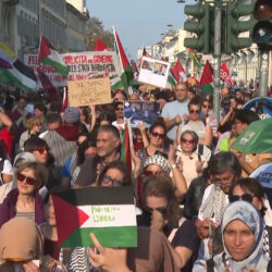 مظاهرة في ميلانو الإيطالية تندد بالحرب الإسرائيلية وتدعو لإعادة إعمار غزة