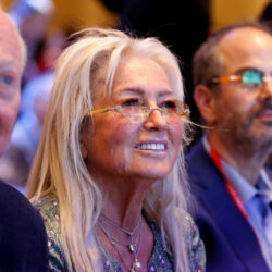 ترامب يمتدح المليارديرة أديلسون أمام الكنيست والمنصات ترد بسخرية