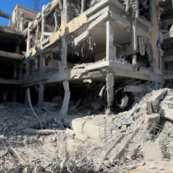 الاحتلال الإسرائيلي يدمر أقساما حيوية في مستشفى الرنتيسي