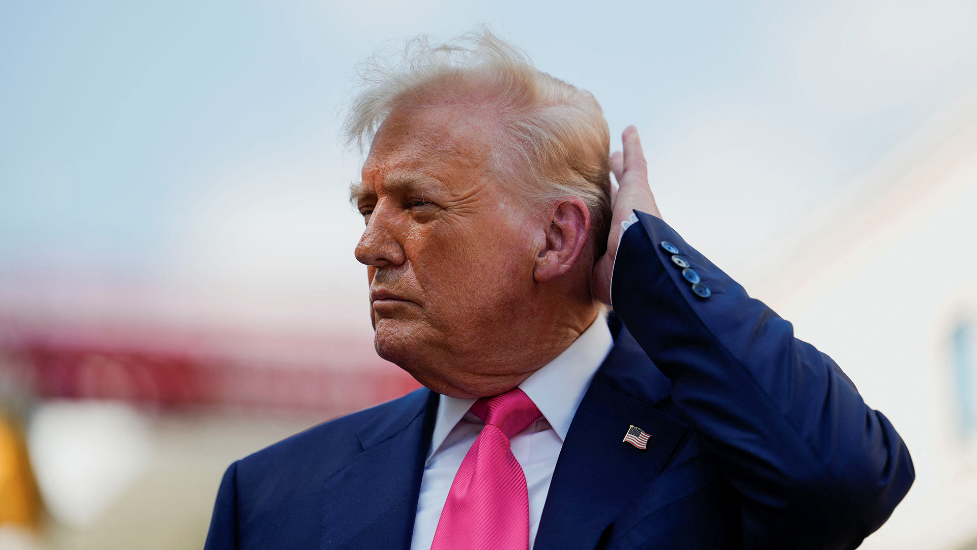 ترامب غاضب من "تايم" لنشرها صورة أخفت شعره الأصفر.. وسخرية بالمنصات