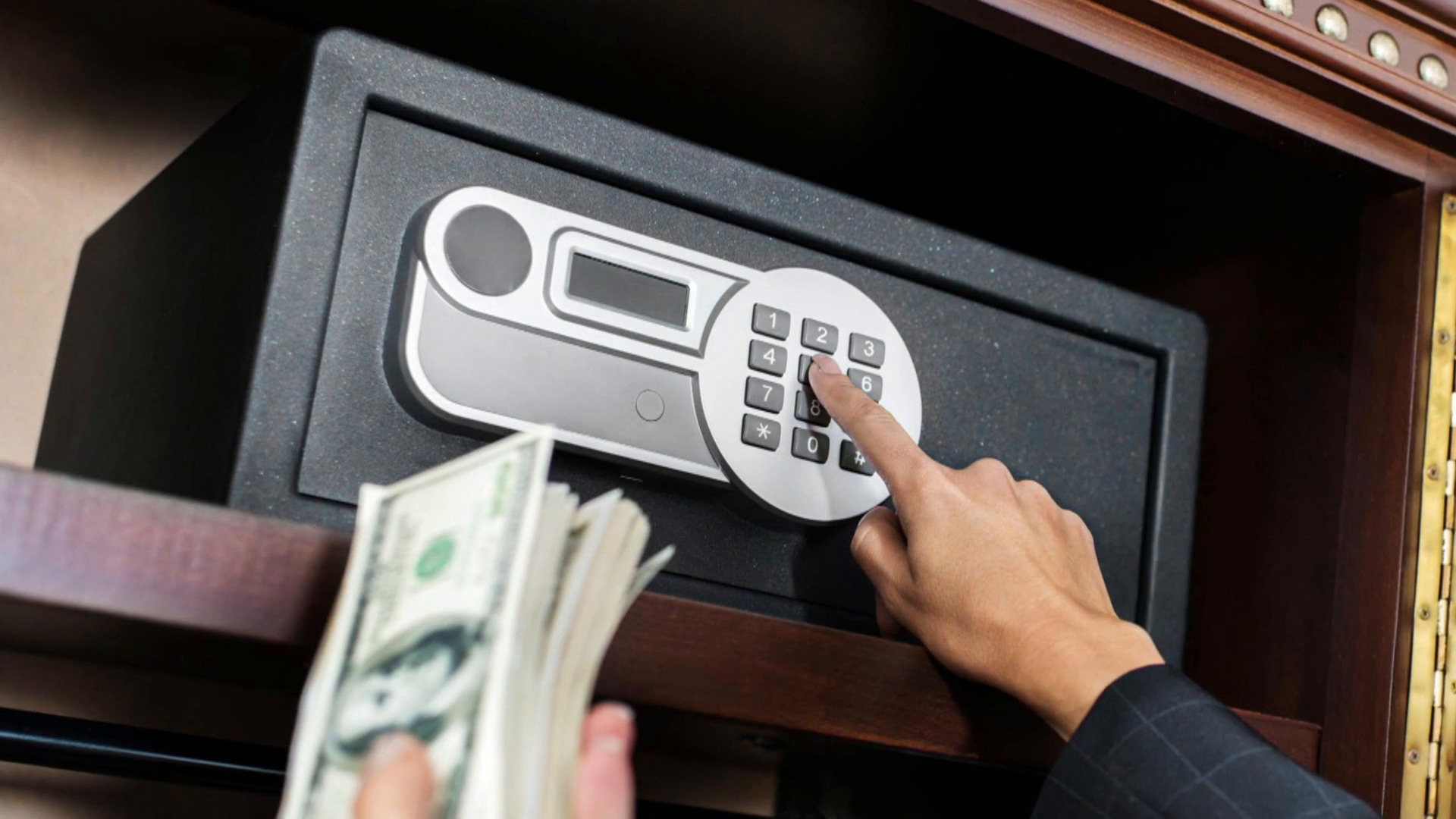 خزنة غامضة تثير جدلا في اليمن.. وإسرائيل تدخل على الخط