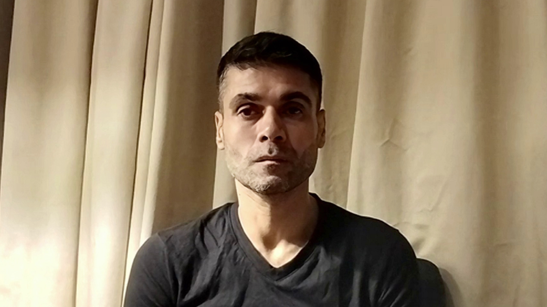 أسير فلسطيني محرر يروي أهوال التعذيب في سجون الاحتلال