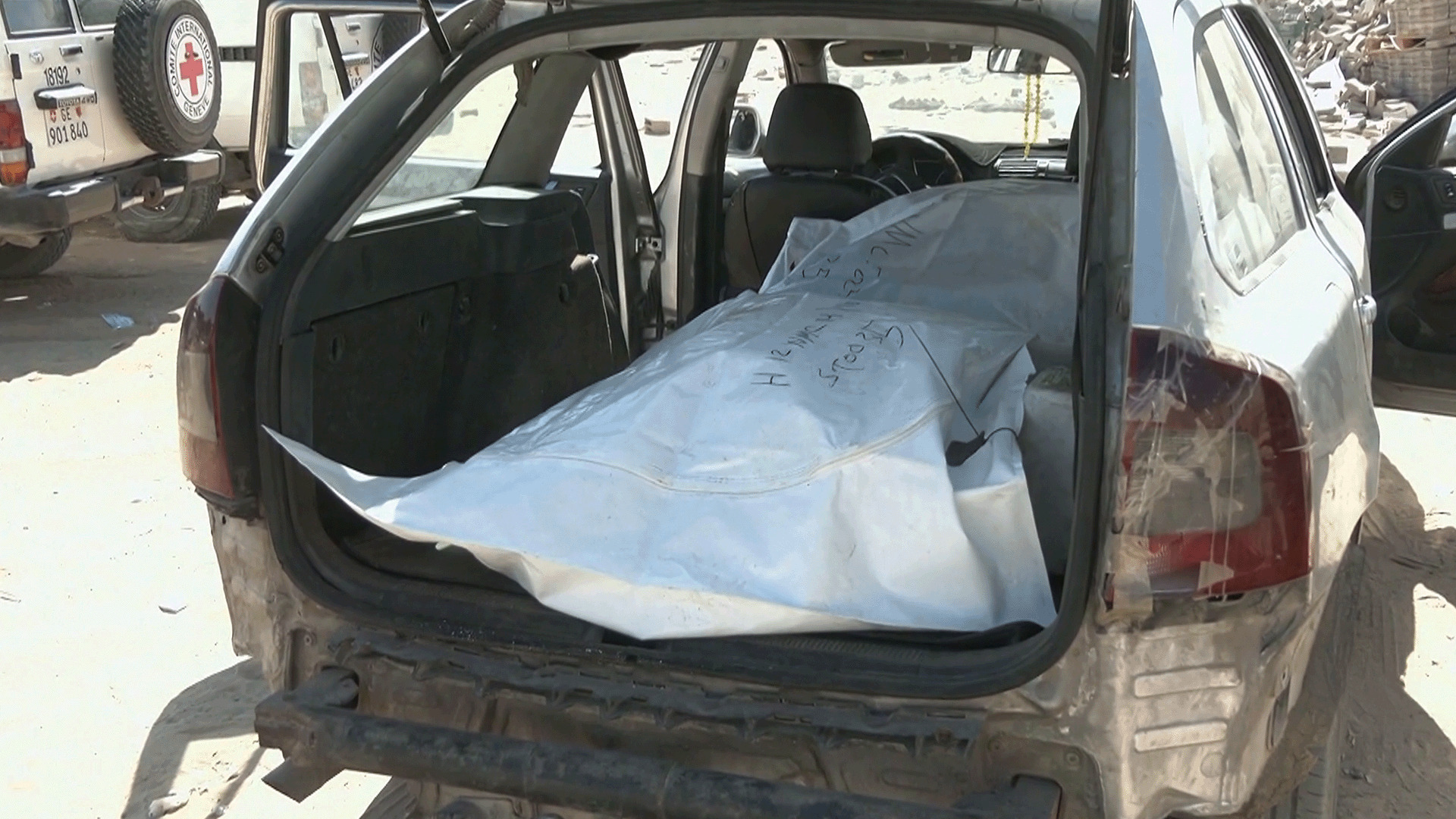 الصليب الأحمر يسلم جثامين 15 شهيدا احتجزهم الاحتلال خلال الحرب