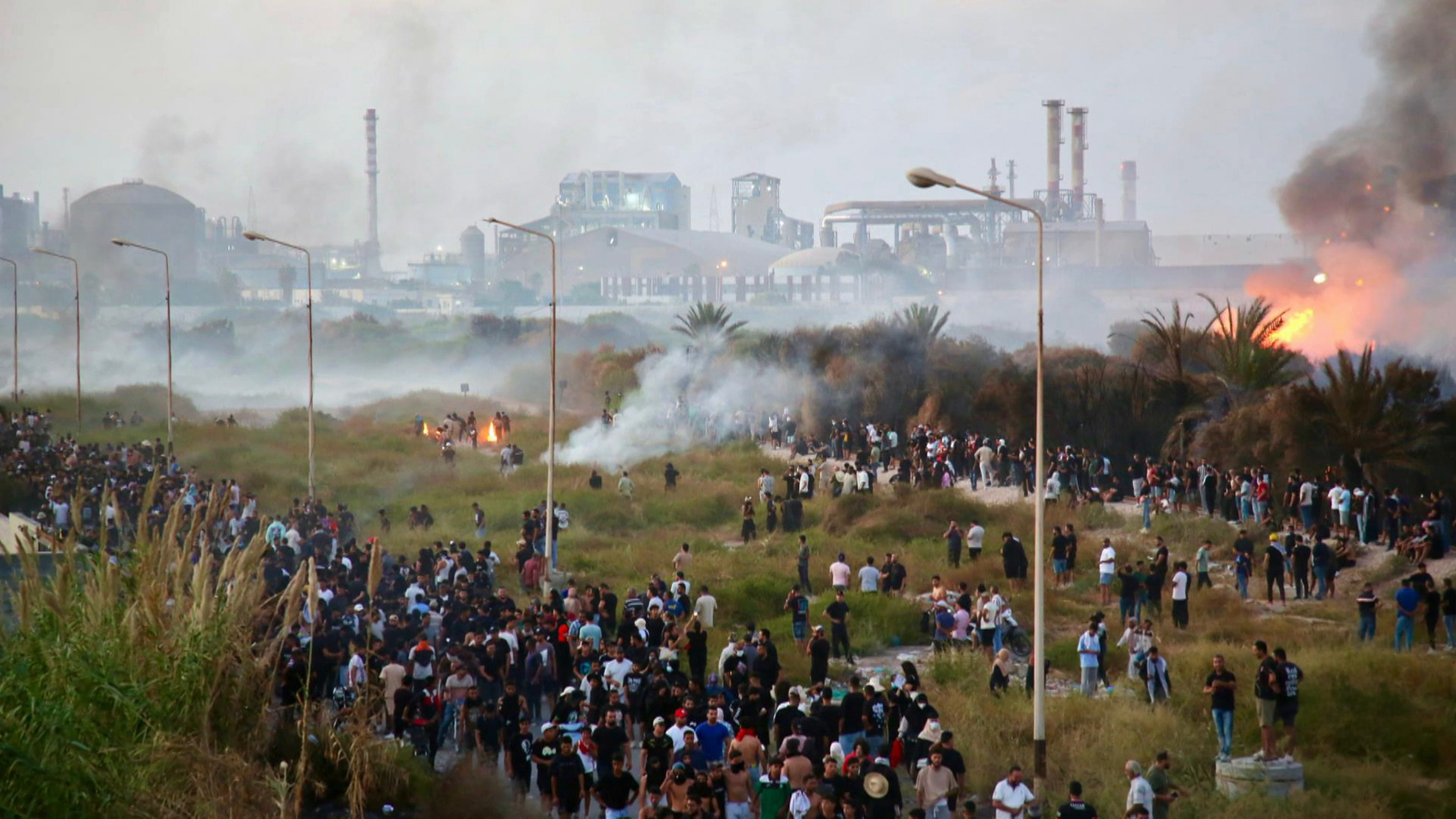 مجمع كيميائي يتحول لكارثة بيئية.. كيف علق تونسيون؟
