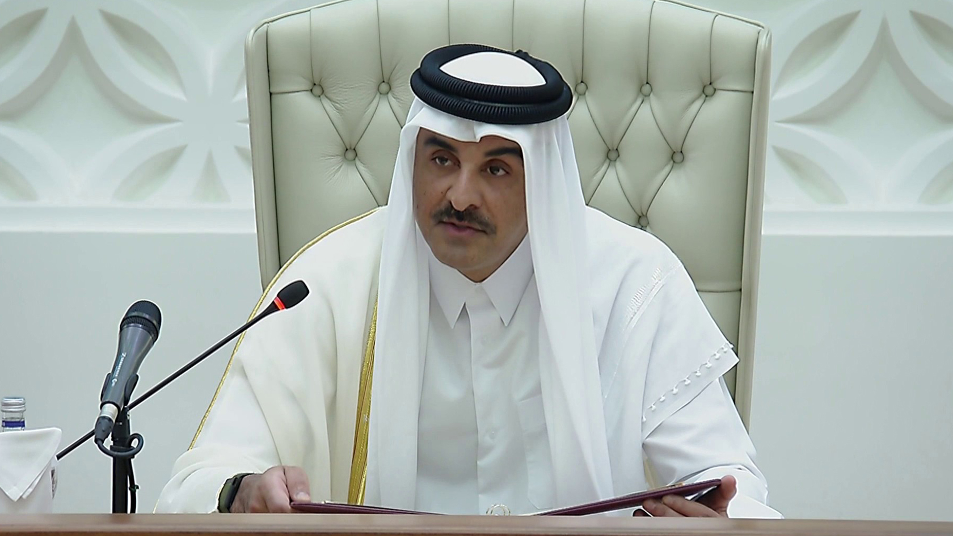 الشيخ تميم يؤكد على دور الدوحة بالوساطات ويدين خرق إسرائيل لوقف النار