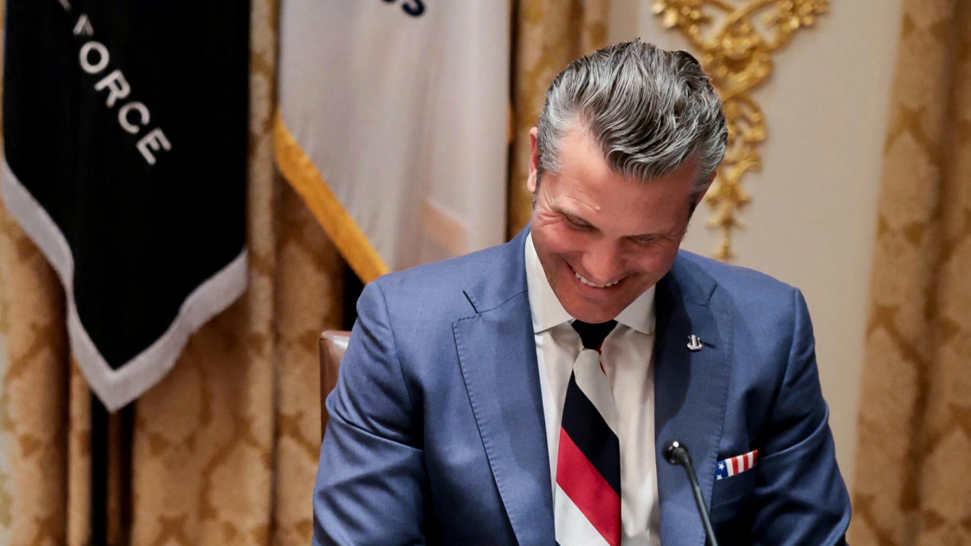 "أمك".. إجابة البيت الأبيض المتكررة على صحفي تثير جدلا واسعا