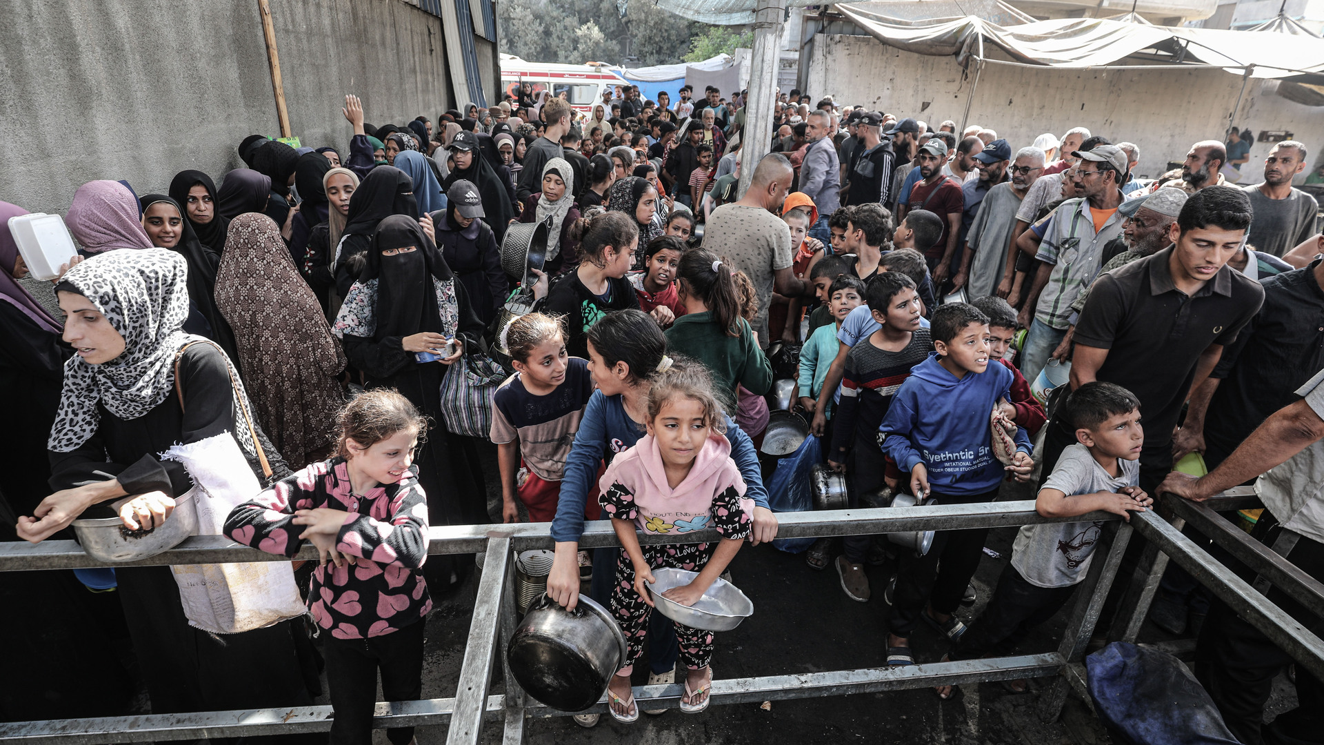 رغم إعلان اتفاق وقف الحرب.. التكايا ملاذ أغلب الفلسطينيين في غزة