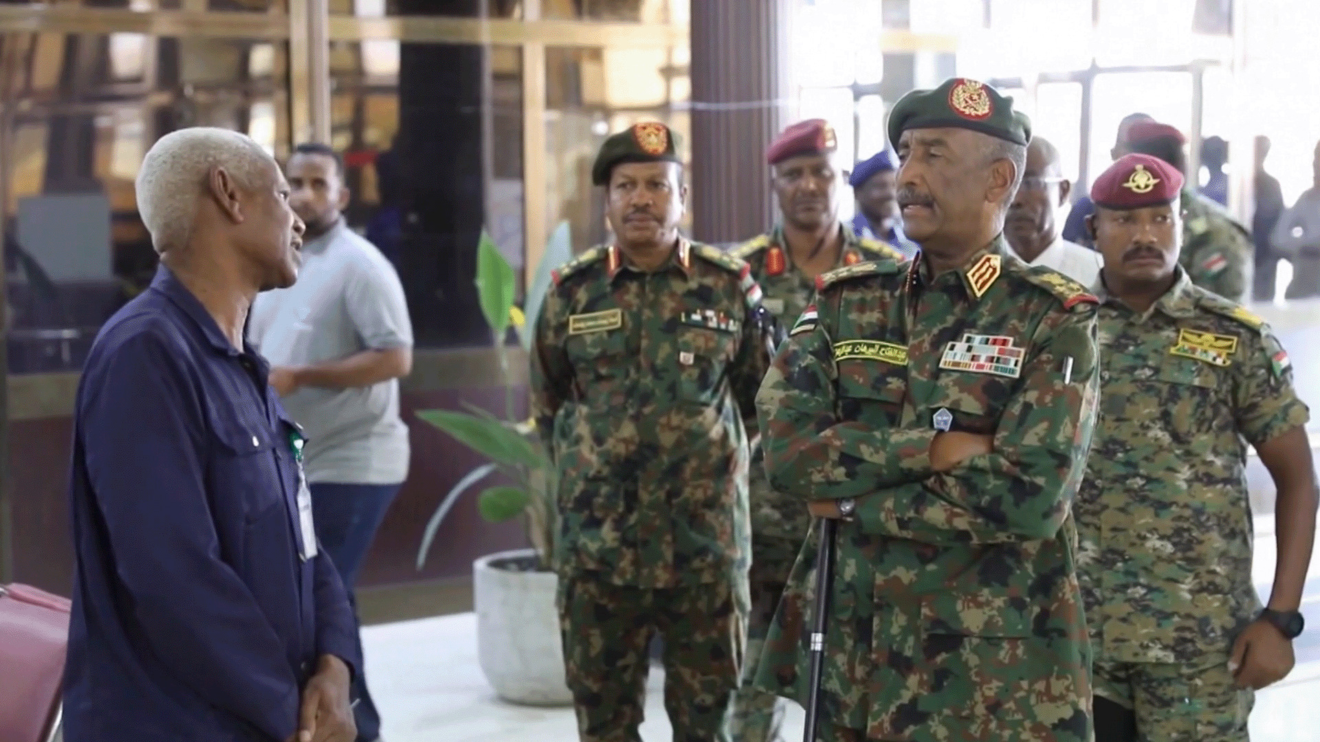 الخرطوم تعود إلى واجهة الصراع بالسودان من بوابة مطارها