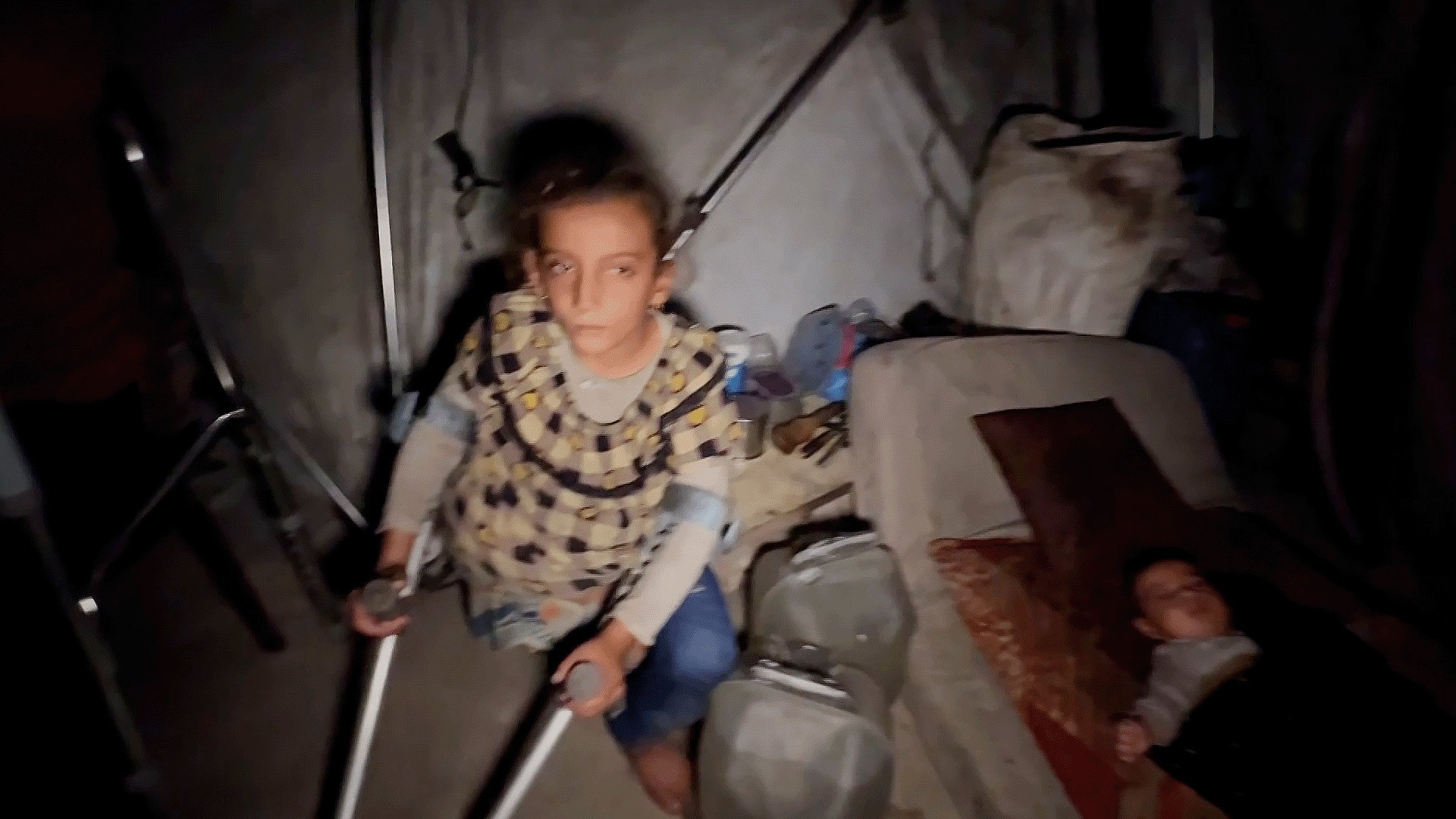 حرب غزة تجبر نازحين على العيش في مكبات النفايات