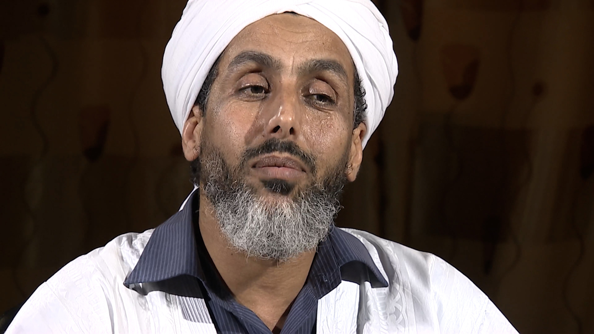 مفتي القاعدة السابق يروي قصة هروبه من الأمن الإيراني وعودته لموريتانيا