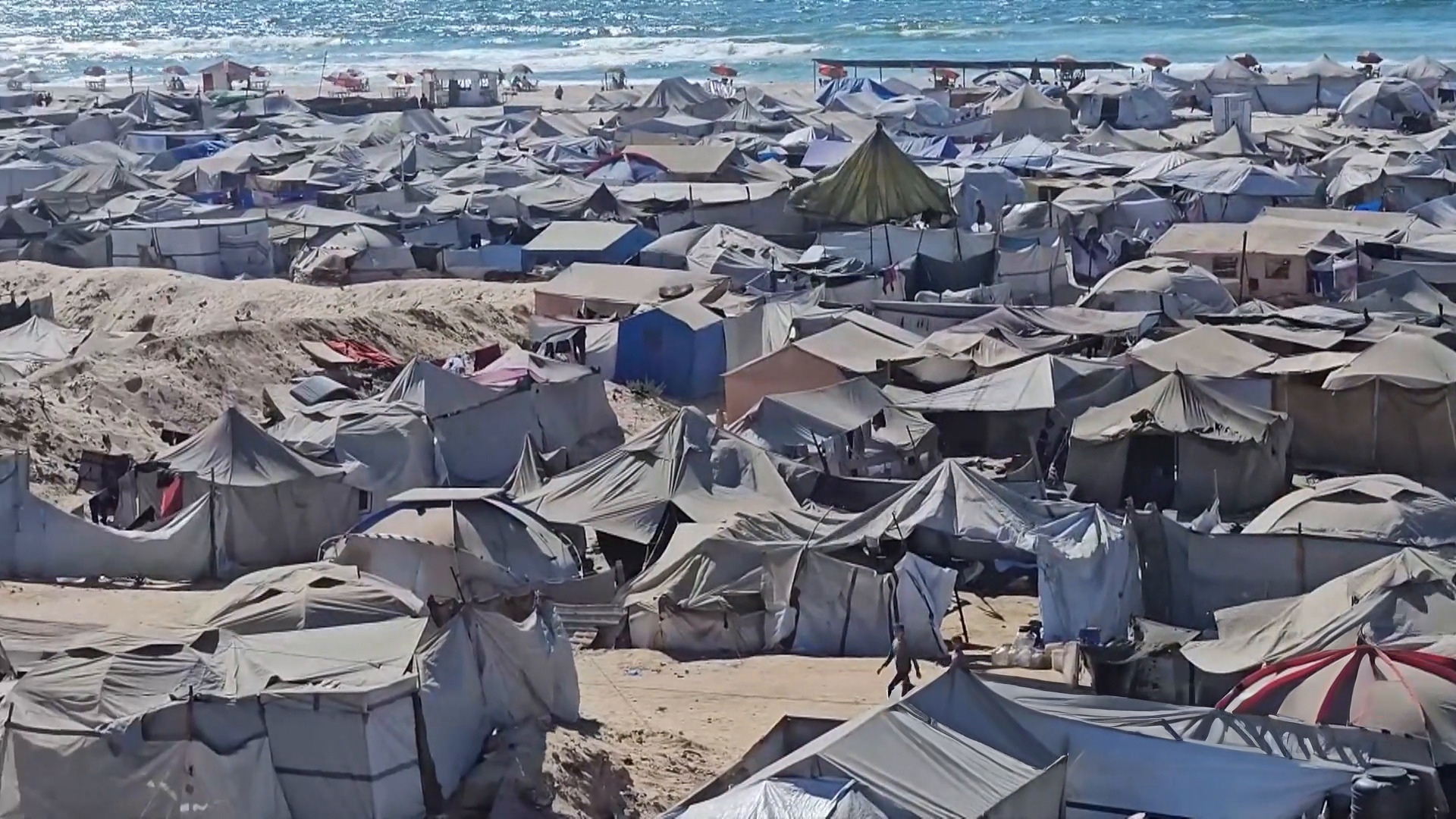 الخط الأصفر يحجز الفلسطينيين في خيامهم رغم وقف الحرب