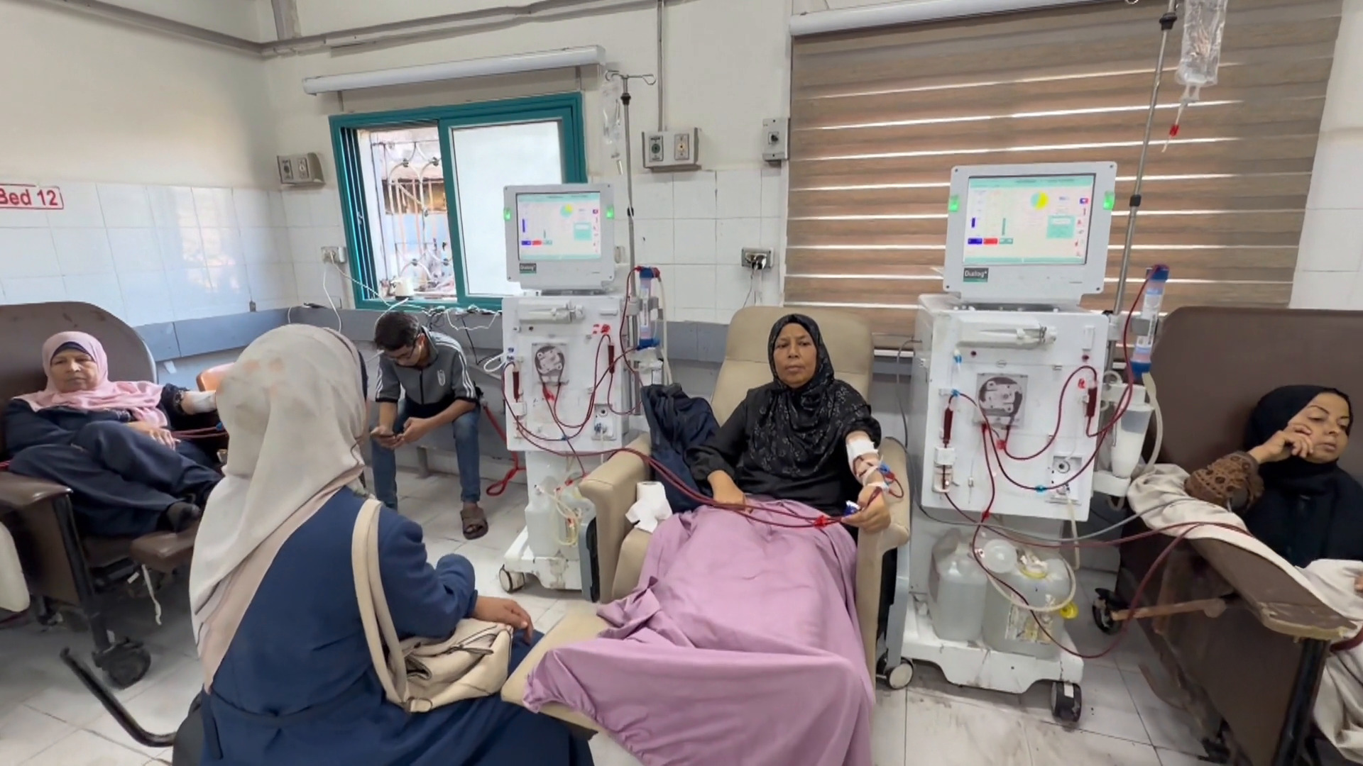 نقص الأدوية والمستلزمات بمستشفى الشفاء يهدد حياة مرضى الكلى