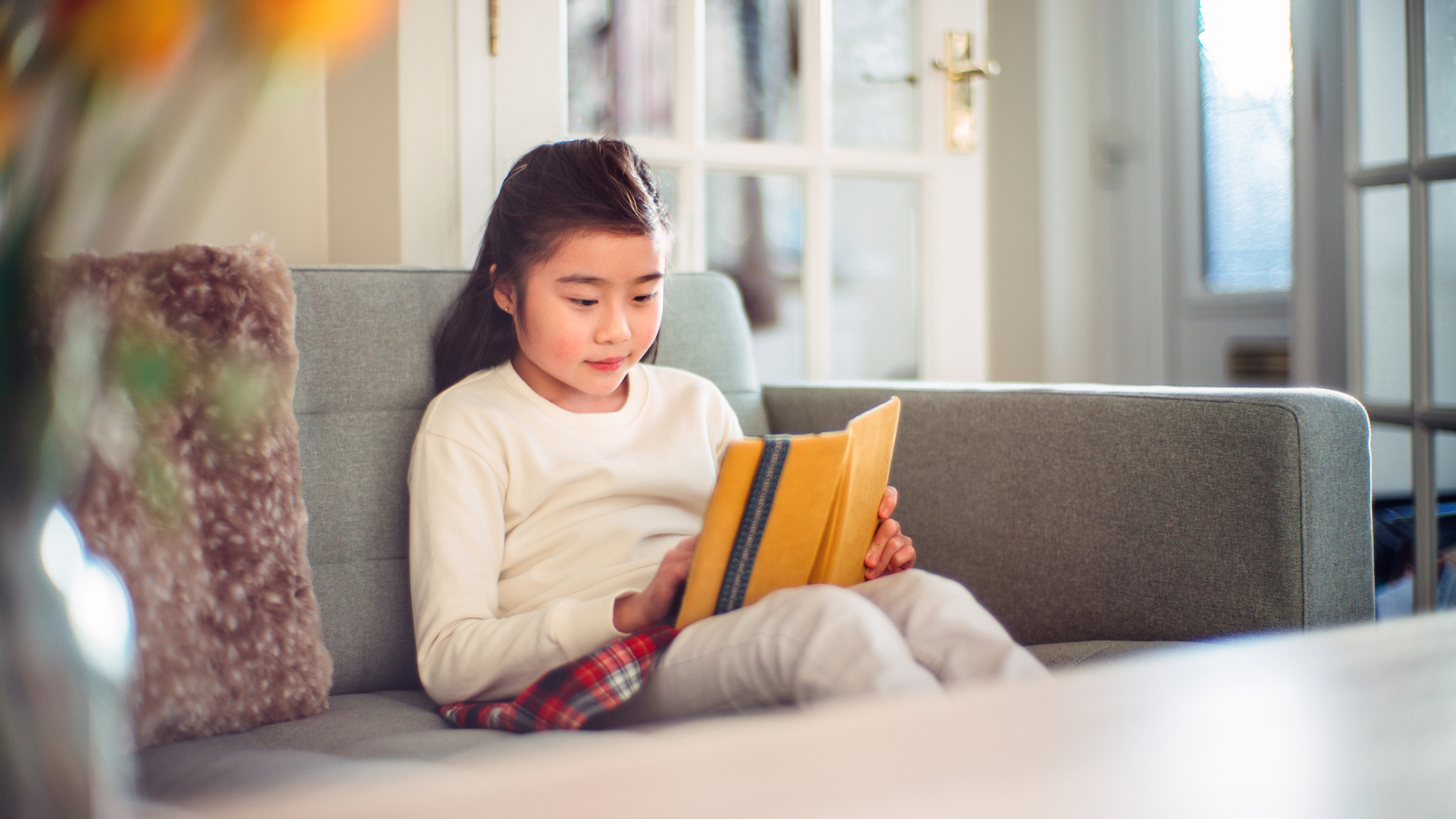 الأطفال الذين يقضون وقتا طويلا أمام الشاشات أكثر عرضة للفشل الدراسي