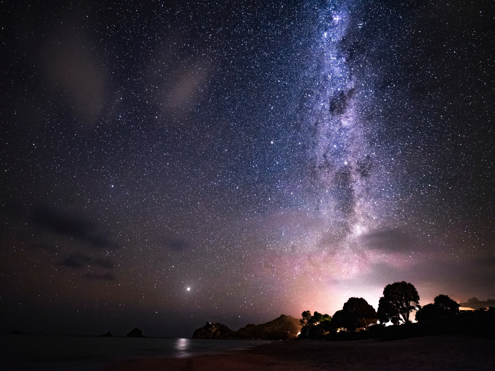 ما سر التوهج الغامض الصادر من قلب مجرتنا؟