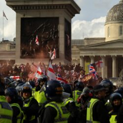 كاتبة بريطانية: شباب الغرب أصبحوا يفضلون اليمين المتطرف على الديمقراطية