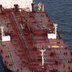 لوبس: هكذا تتحايل روسيا على العقوبات النفطية بألف من "السفن الأشباح"