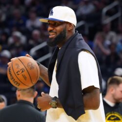 الملياردير ليبرون جيمس.. ملك كرة السلة البخيل