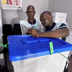 سباق الرئاسة في غينيا يشتعل.. 50 حزبا و16 مستقلا يعلنون ترشحهم