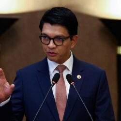 أنباء عن مغادرة رئيس مدغشقر للبلاد بعد احتجاجات تطالب برحيله