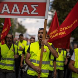 إضراب عمالي يشل النقل البري والبحري باليونان