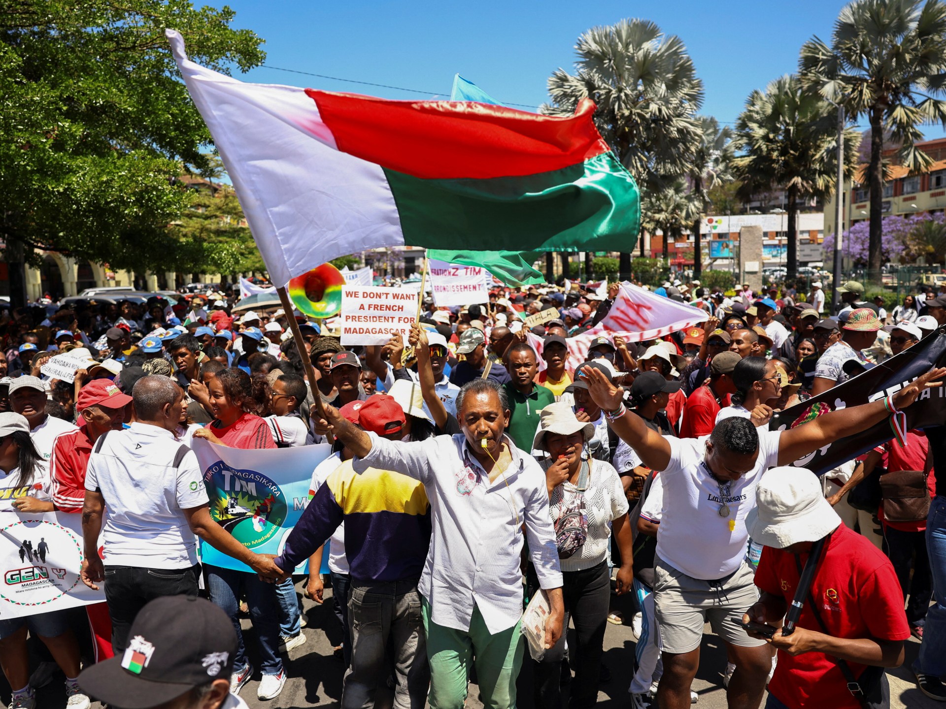 مطالبات لماكرون بالاعتذار للشعب الملاغاشي