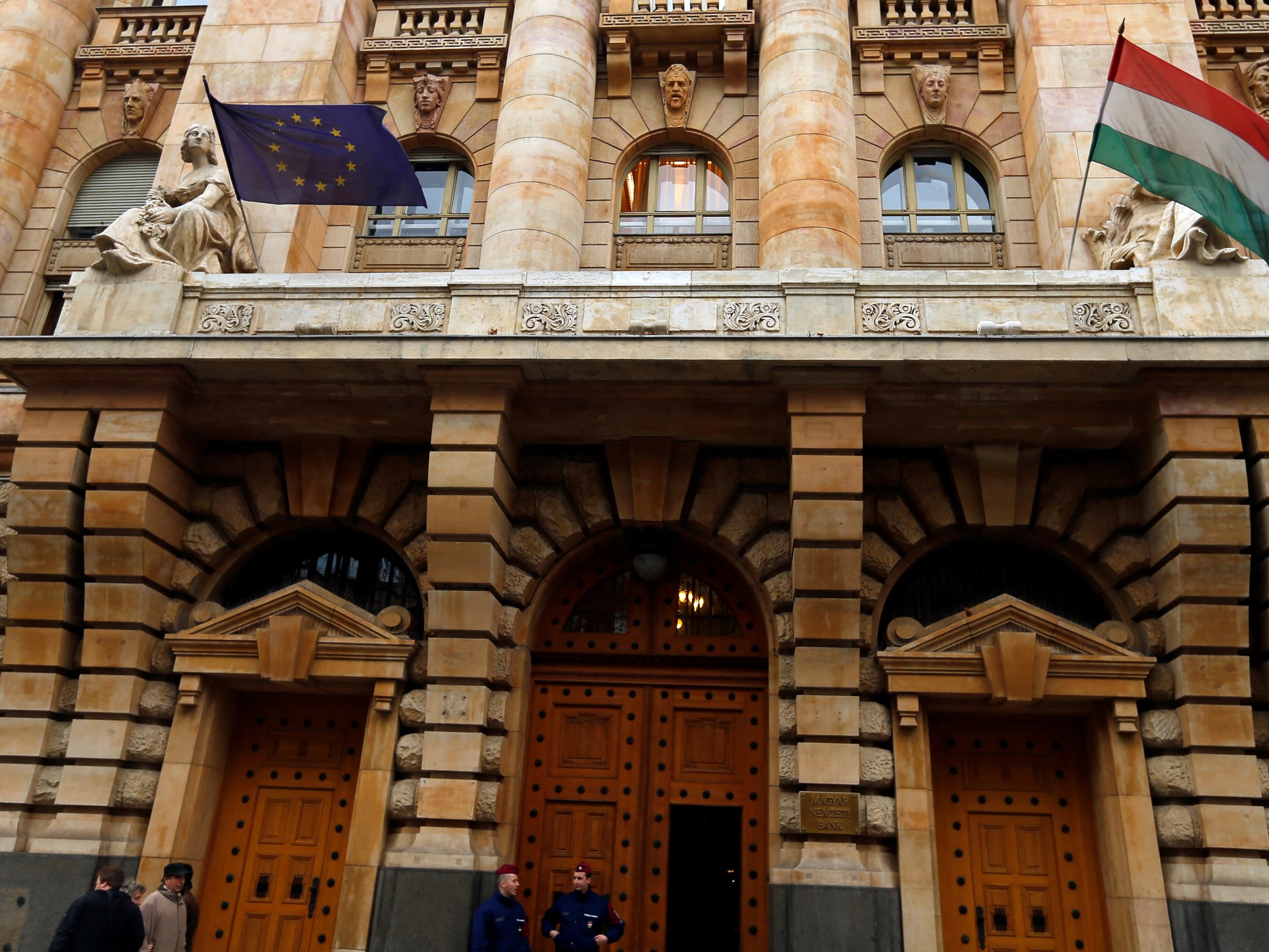 البنك المركزي في المجر يبلغ الشرطة عن عمليات احتيال تتعلق بتجديد مقره