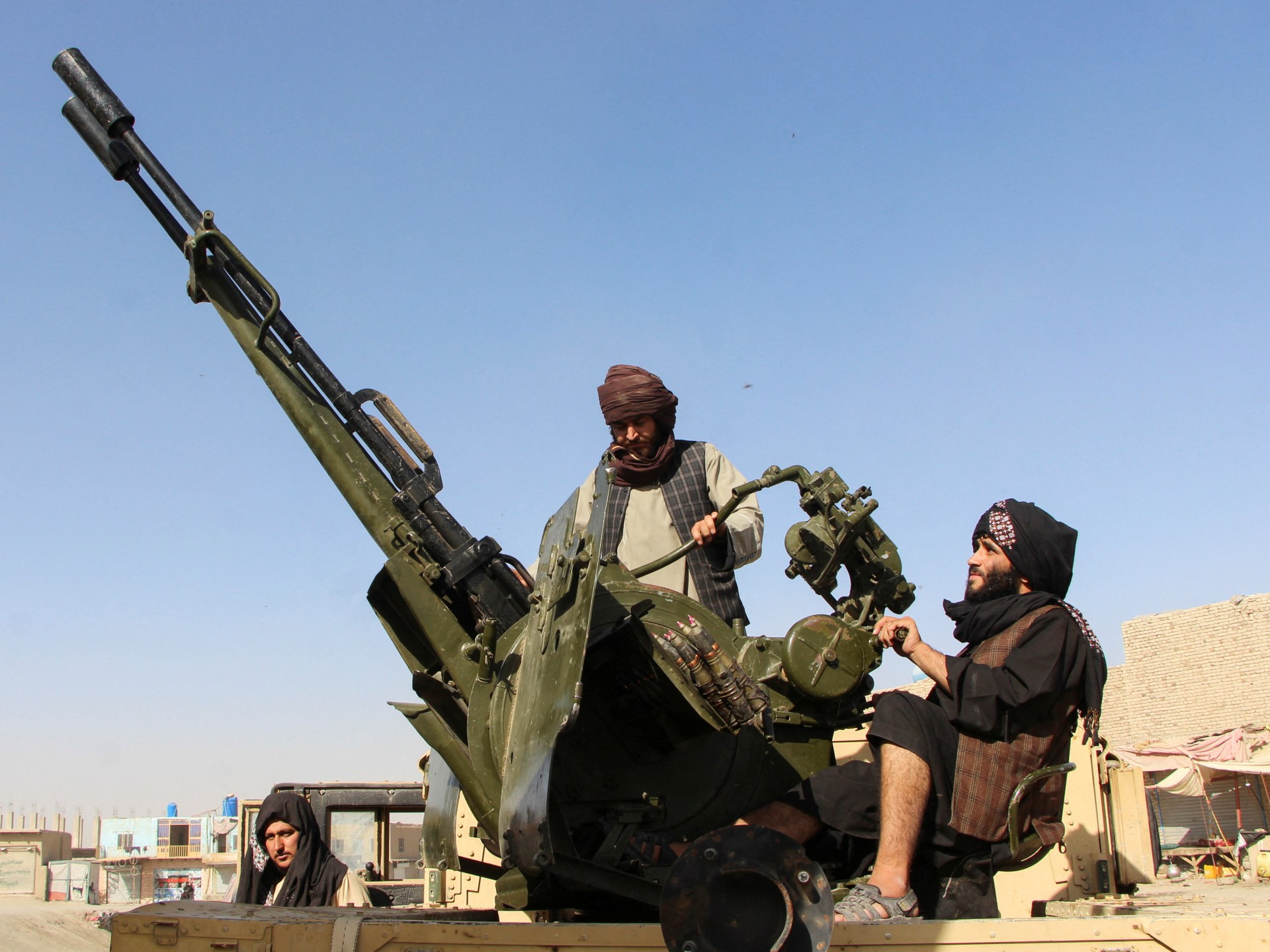 اشتباكات واتهامات بين باكستان وأفغانستان رغم تمديد الهدنة