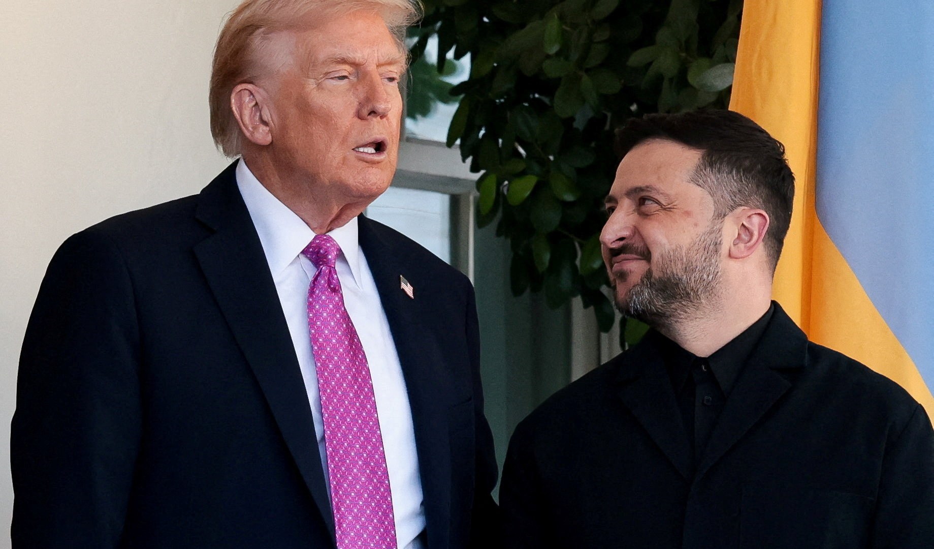 فايننشال تايمز: ترامب دعا زيلينسكي للقبول بشروط بوتين