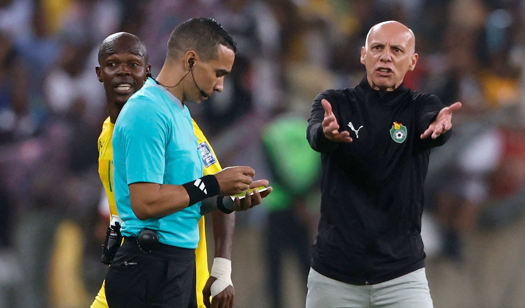 زيمبابوي تقيل مدربها الألماني نيس قبل "الكان" بشهرين