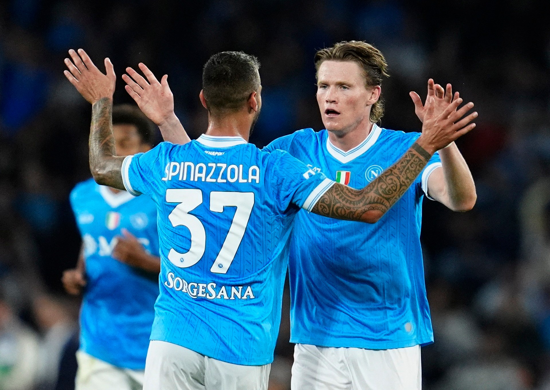 نابولي يهزم إنتر ميلان ويستعيد صدارة الدوري الإيطالي