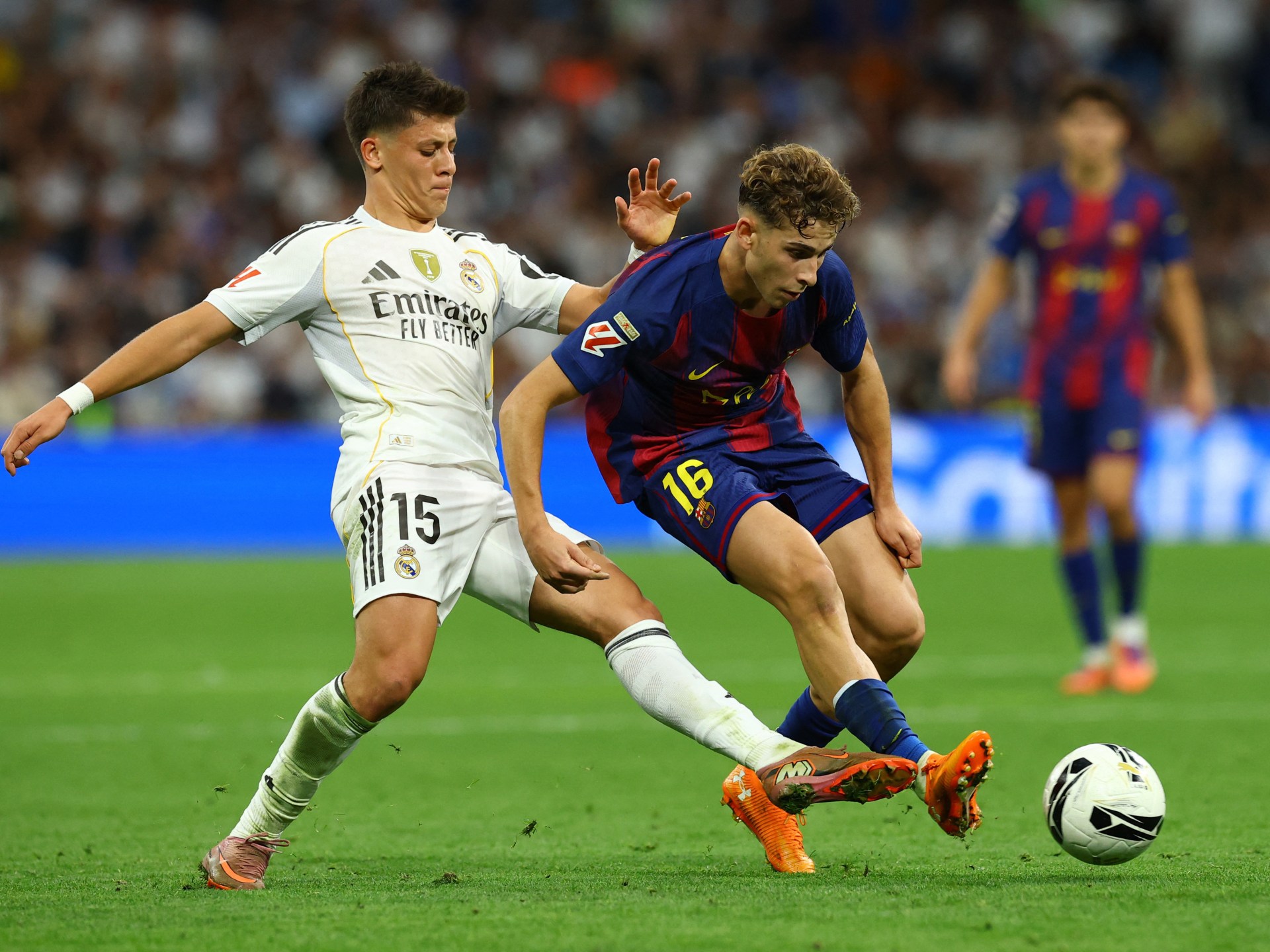 حالات تحكيمية مثيرة للجدل بكلاسيكو ريال مدريد وبرشلونة.. أهداف ملغاة وركلات جزاء